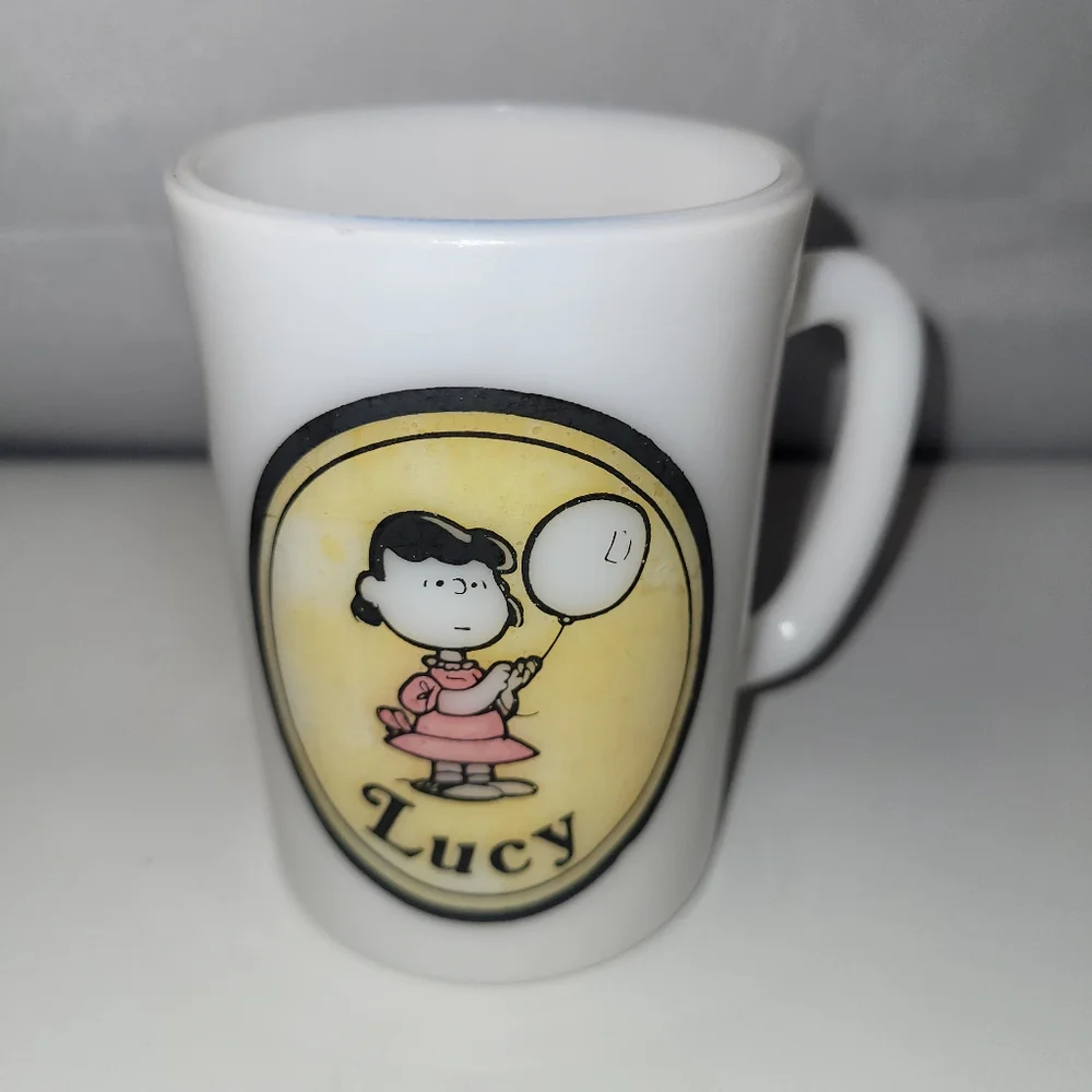 PEANUTS United Features  Lucy White Milk Glass Avon Mug Vintage 1969